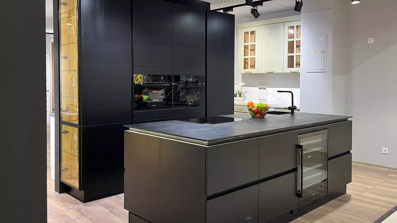 Открытие фирменного салона кухонь и мебели на заказ в МЦ ROOMER