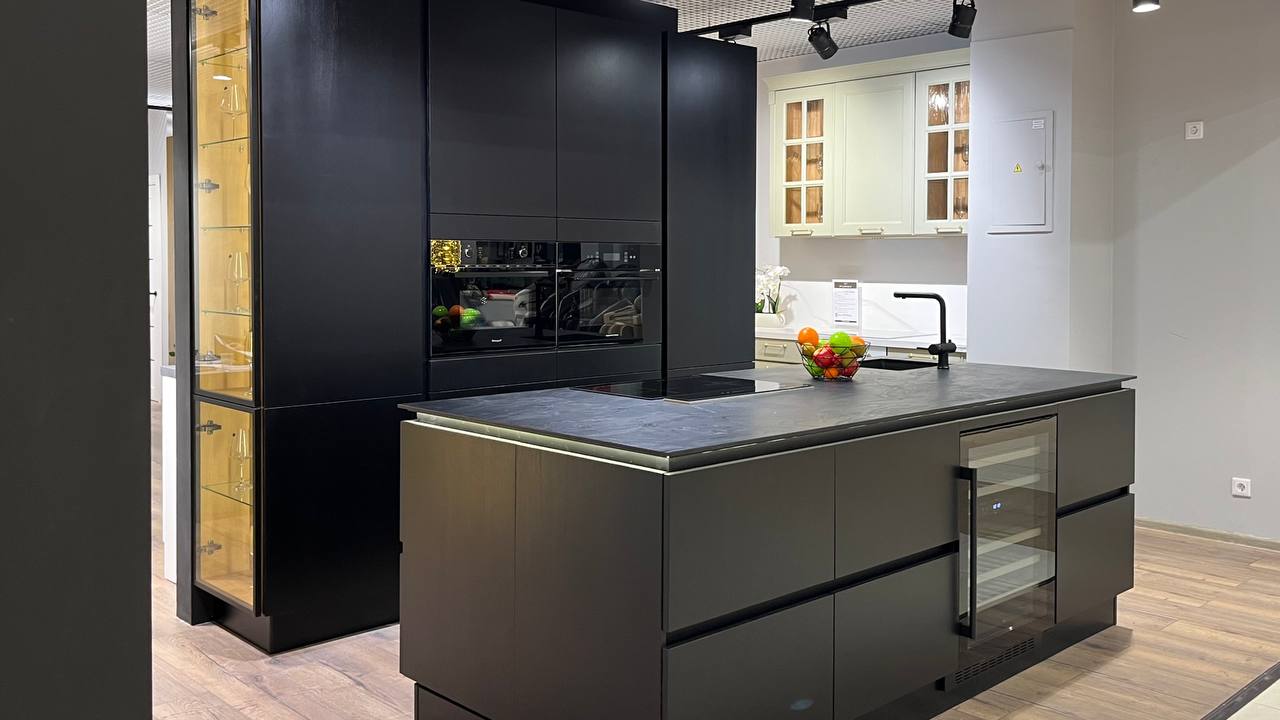 Открытие фирменного салона кухонь и мебели на заказ в МЦ ROOMER